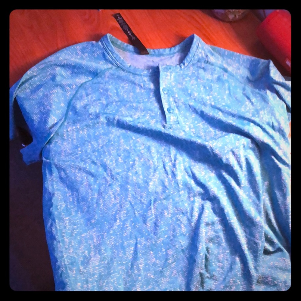 Men’s lululemon tee